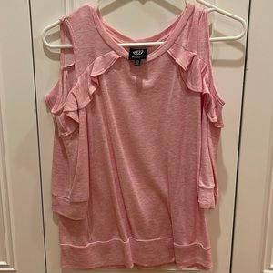 Bobeau pink cold shoulde 3/4 sleeve top. Size PS